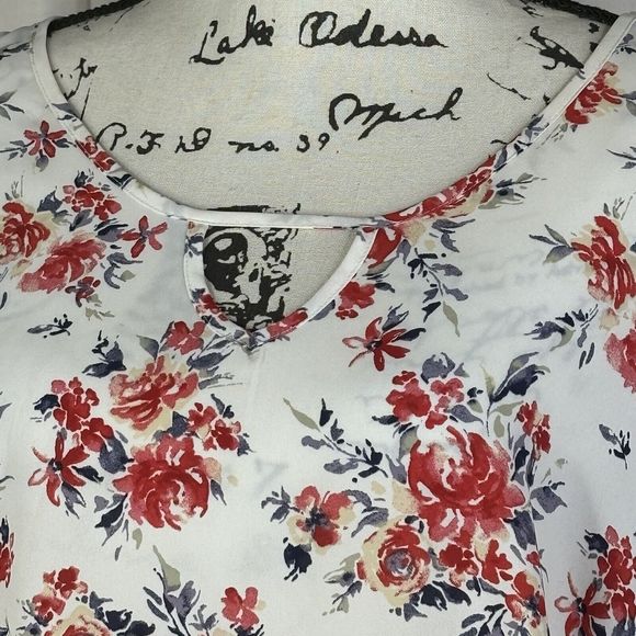 Torrid Top Womens 1X White Red Floral Tunic‎ Blouse  Keyhole Neck Cap Sleeve - Picture 9 of 12